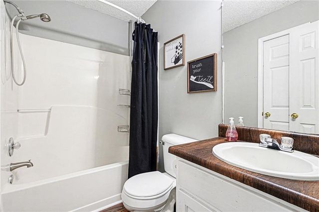 105 Twin Oaks Drive, Calhoun, GA 30701