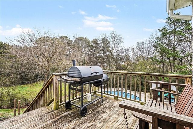 105 Twin Oaks Drive, Calhoun, GA 30701