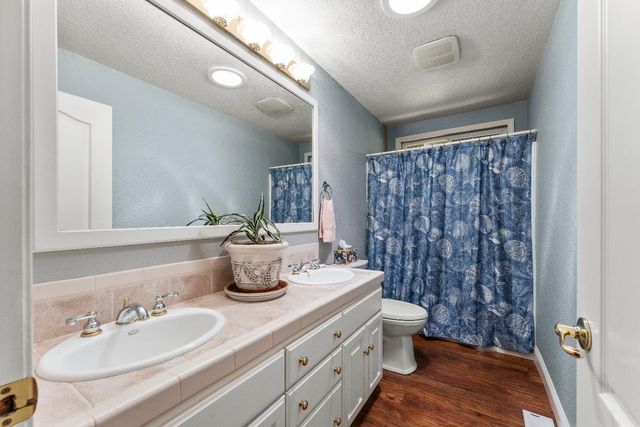 19699 McCourtney Rd, Grass Valley, CA 95949