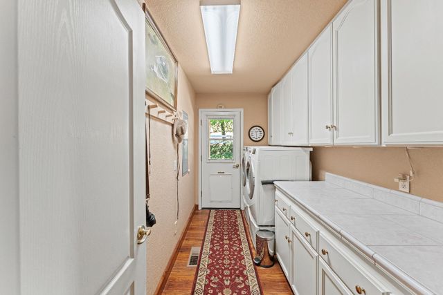 19699 McCourtney Rd, Grass Valley, CA 95949