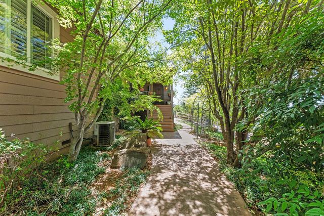 19699 McCourtney Rd, Grass Valley, CA 95949