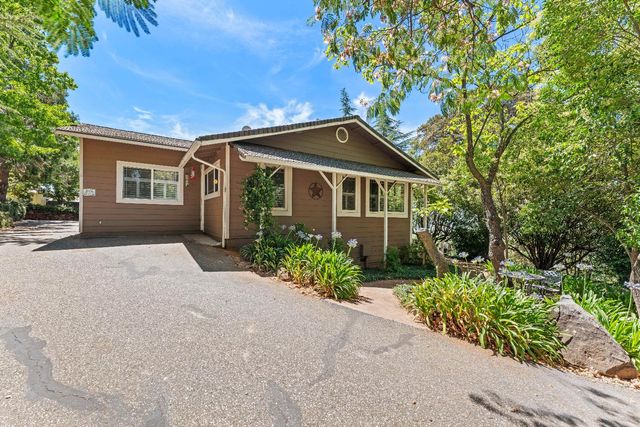 19699 McCourtney Rd, Grass Valley, CA 95949