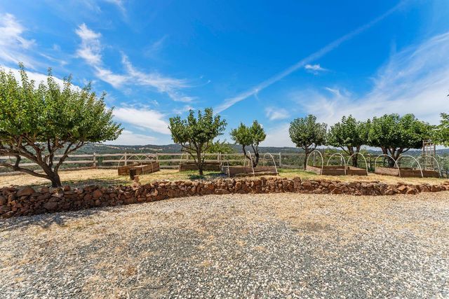 19699 McCourtney Rd, Grass Valley, CA 95949