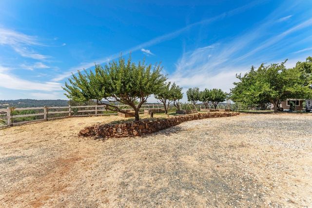 19699 McCourtney Rd, Grass Valley, CA 95949