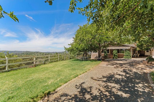 19699 McCourtney Rd, Grass Valley, CA 95949