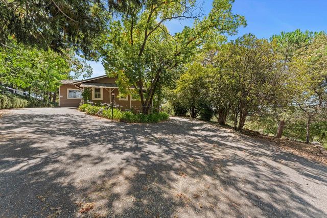 19699 McCourtney Rd, Grass Valley, CA 95949