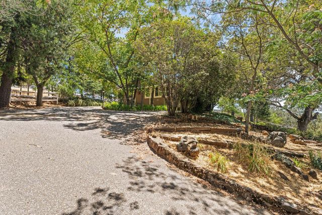 19699 McCourtney Rd, Grass Valley, CA 95949