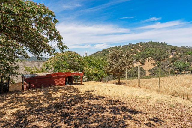 19699 McCourtney Rd, Grass Valley, CA 95949