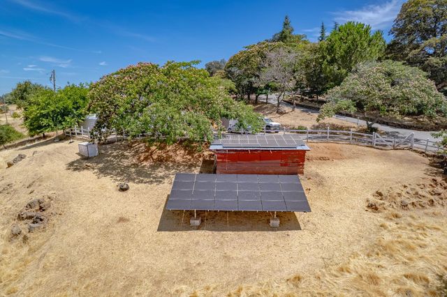 19699 McCourtney Rd, Grass Valley, CA 95949