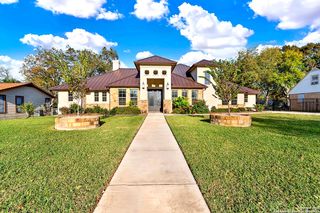 1309 E, Floresville, TX 78114