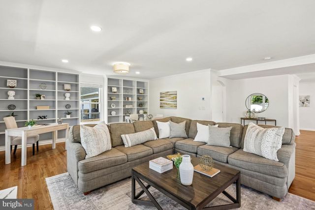 9813 MONTAUK AVE, Bethesda, MD 20817
