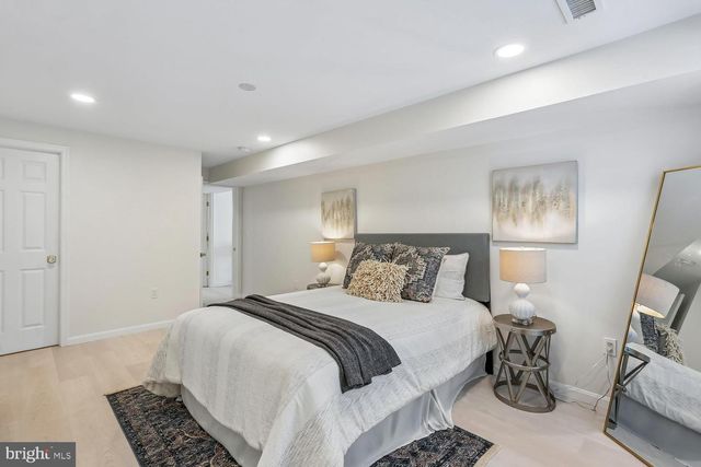 9813 MONTAUK AVE, Bethesda, MD 20817