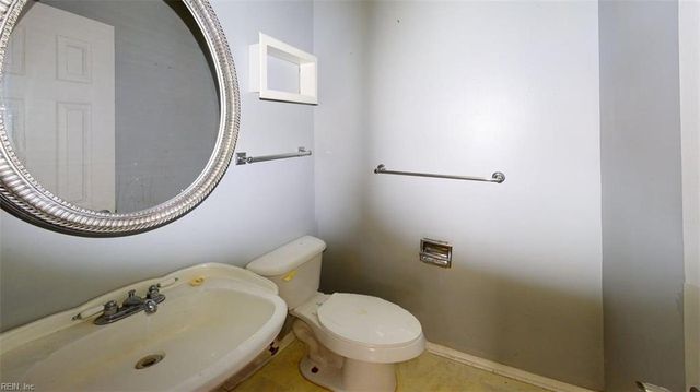 1016 Lyndon CIR, Newport News, VA 23605