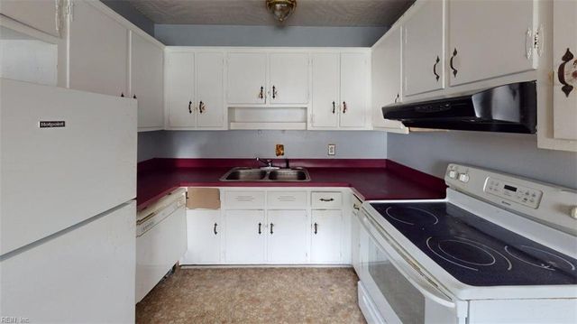 1016 Lyndon CIR, Newport News, VA 23605