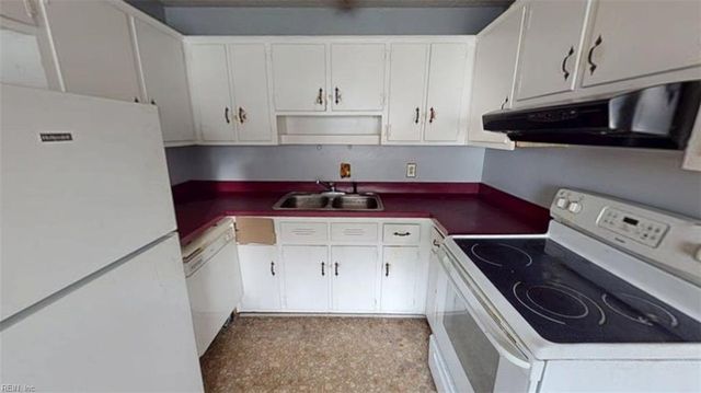 1016 Lyndon CIR, Newport News, VA 23605