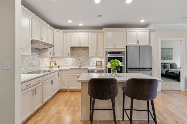 3310 Pennington Dr 310, Walpole, MA 02081