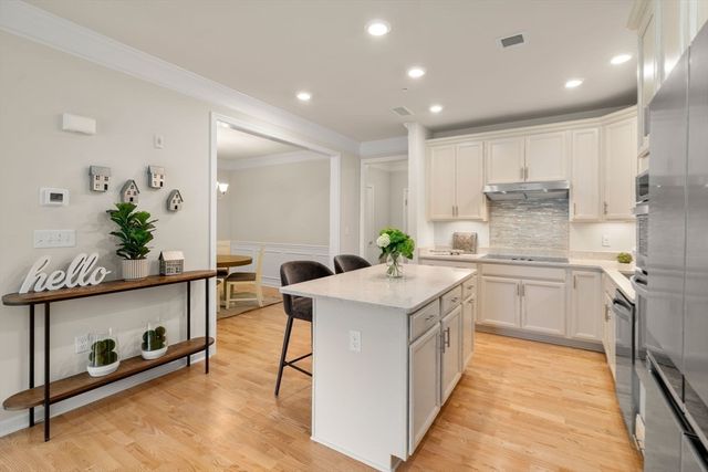 3310 Pennington Dr 310, Walpole, MA 02081