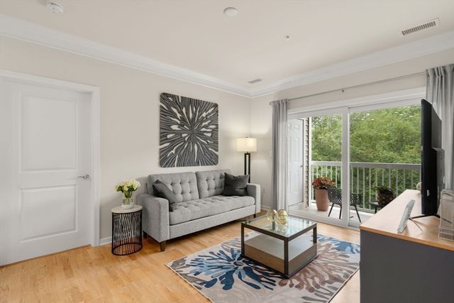 3310 Pennington Dr 310, Walpole, MA 02081