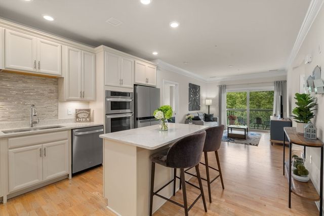 3310 Pennington Dr 310, Walpole, MA 02081