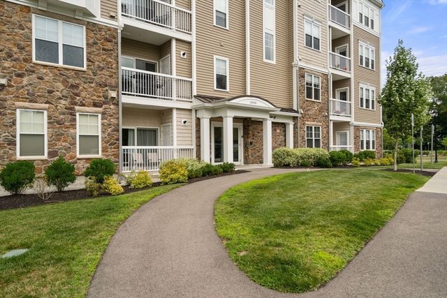 3310 Pennington Dr 310, Walpole, MA 02081