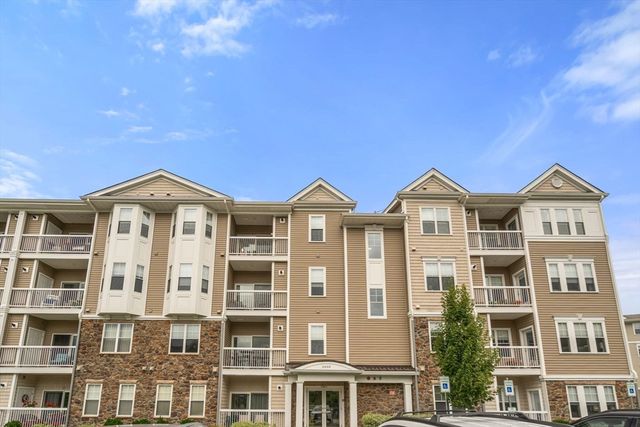 3310 Pennington Dr 310, Walpole, MA 02081