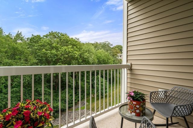 3310 Pennington Dr 310, Walpole, MA 02081