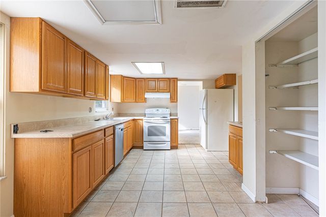 5404 Quisenberry Drive, Fairborn, OH 45424
