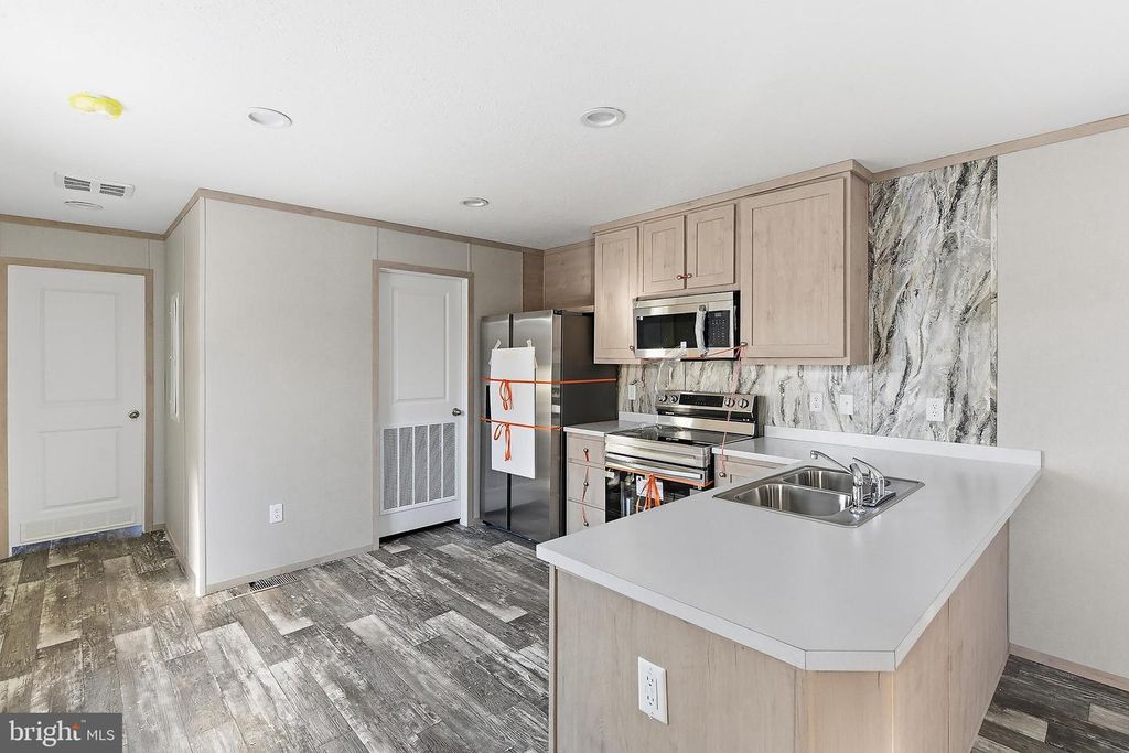 2 LACE BARK LN, Jackson, NJ 08527