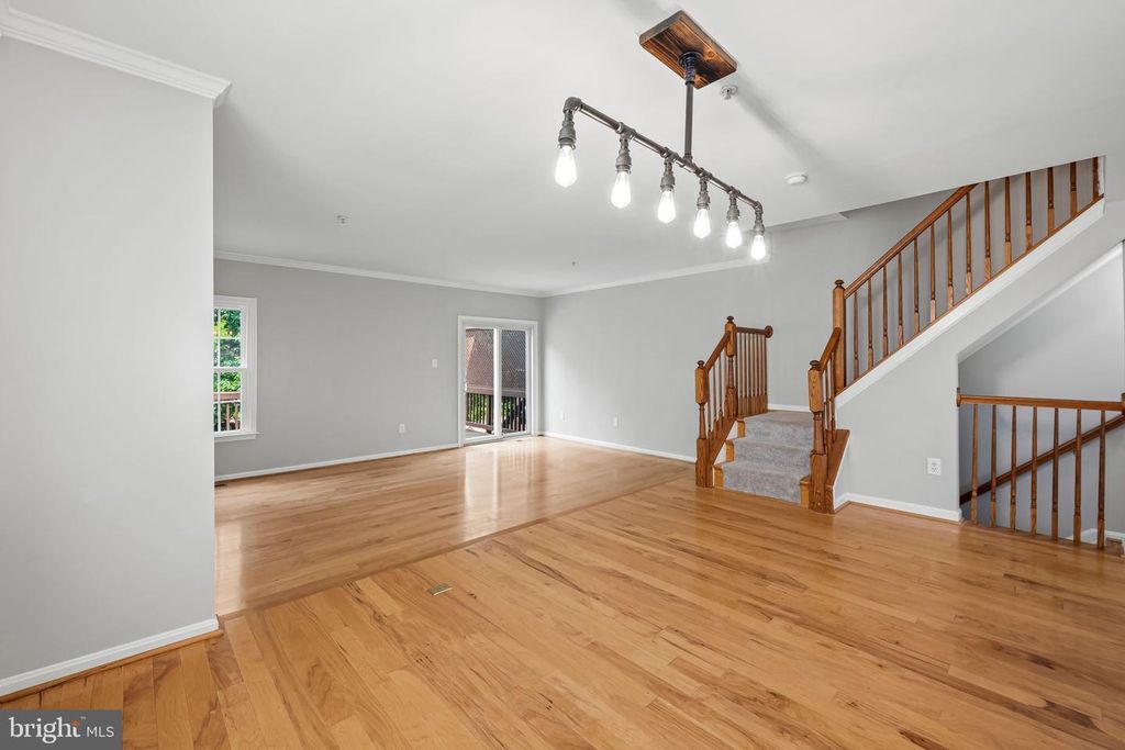 Image 12 of property listing at 6312 HAMPTON PL, Elkridge, MD 21075