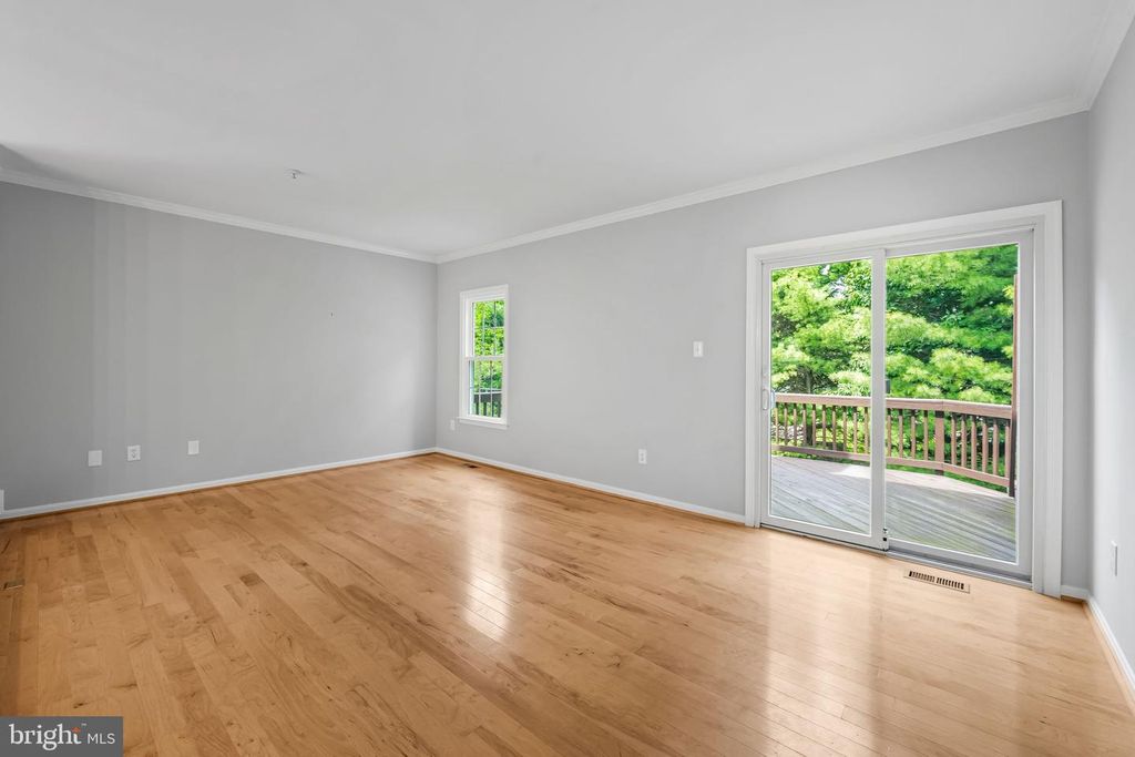 Image 13 of property listing at 6312 HAMPTON PL, Elkridge, MD 21075