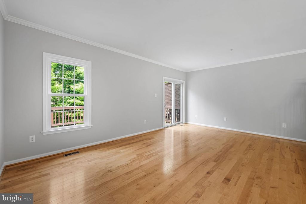Image 15 of property listing at 6312 HAMPTON PL, Elkridge, MD 21075