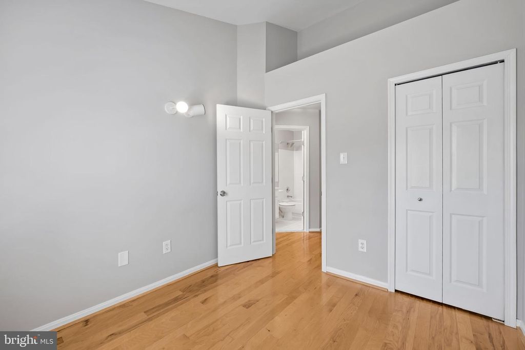Image 18 of property listing at 6312 HAMPTON PL, Elkridge, MD 21075