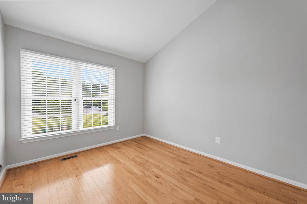 Image 19 of property listing at 6312 HAMPTON PL, Elkridge, MD 21075
