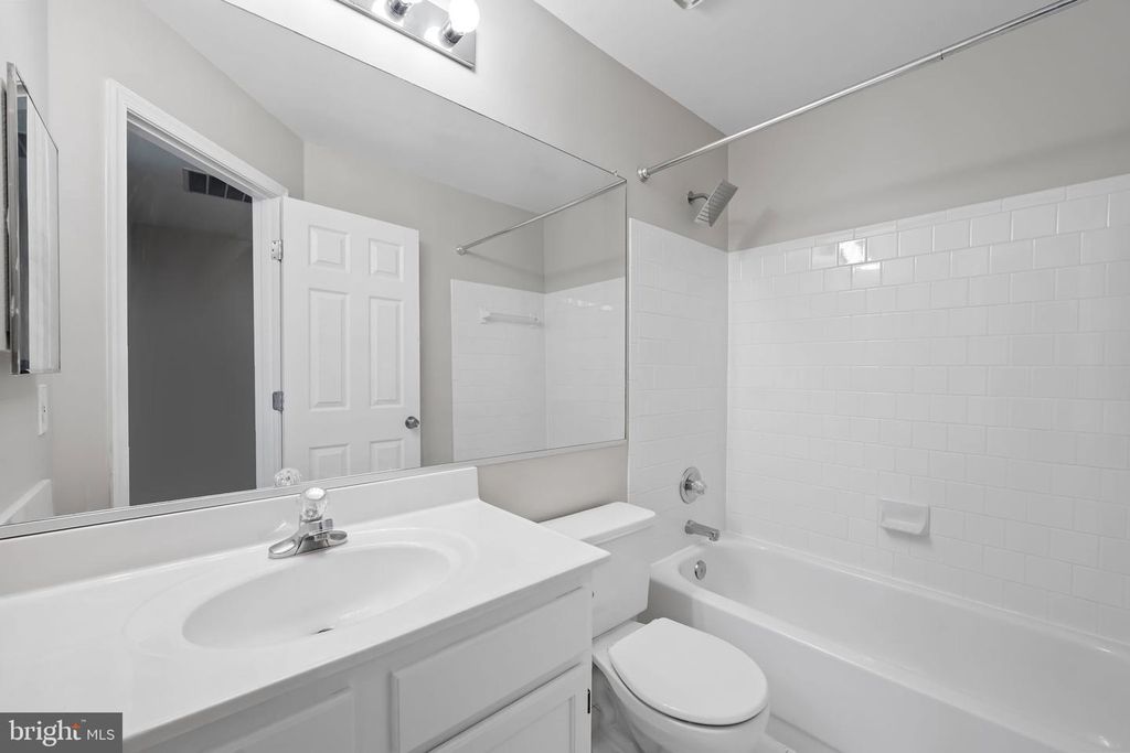 Image 21 of property listing at 6312 HAMPTON PL, Elkridge, MD 21075