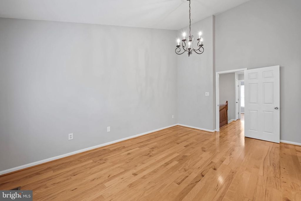 Image 23 of property listing at 6312 HAMPTON PL, Elkridge, MD 21075