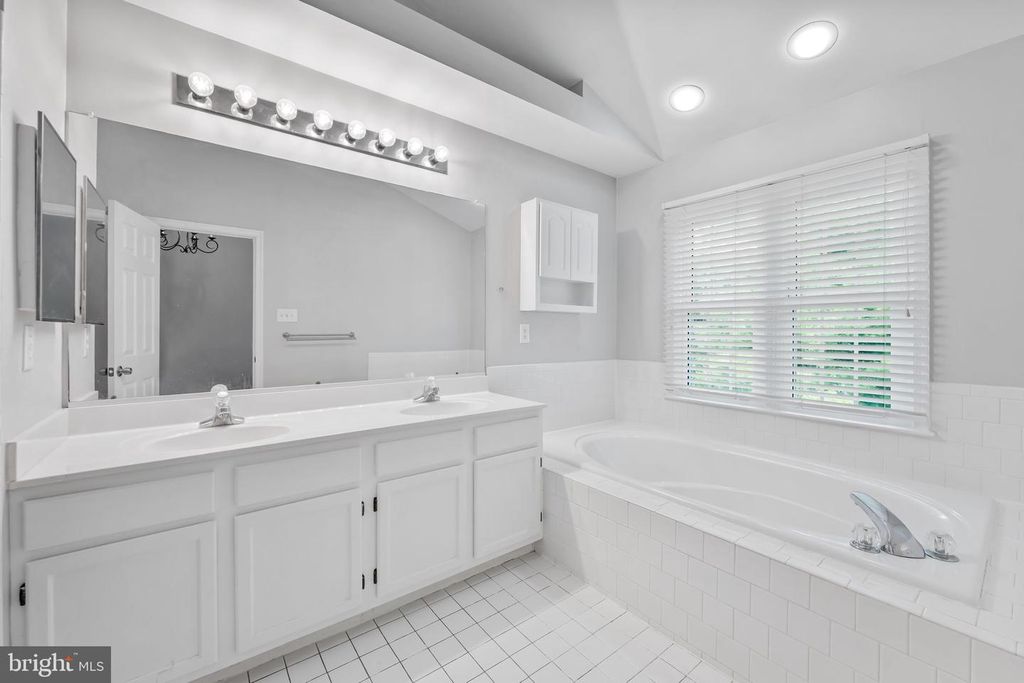 Image 26 of property listing at 6312 HAMPTON PL, Elkridge, MD 21075
