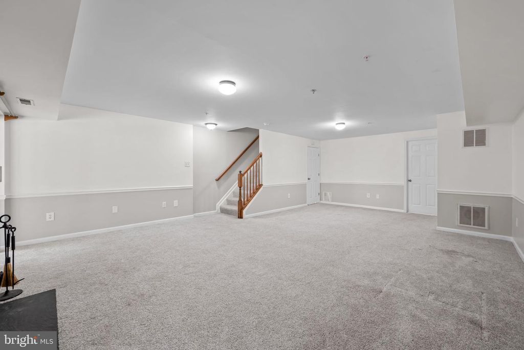 Image 28 of property listing at 6312 HAMPTON PL, Elkridge, MD 21075