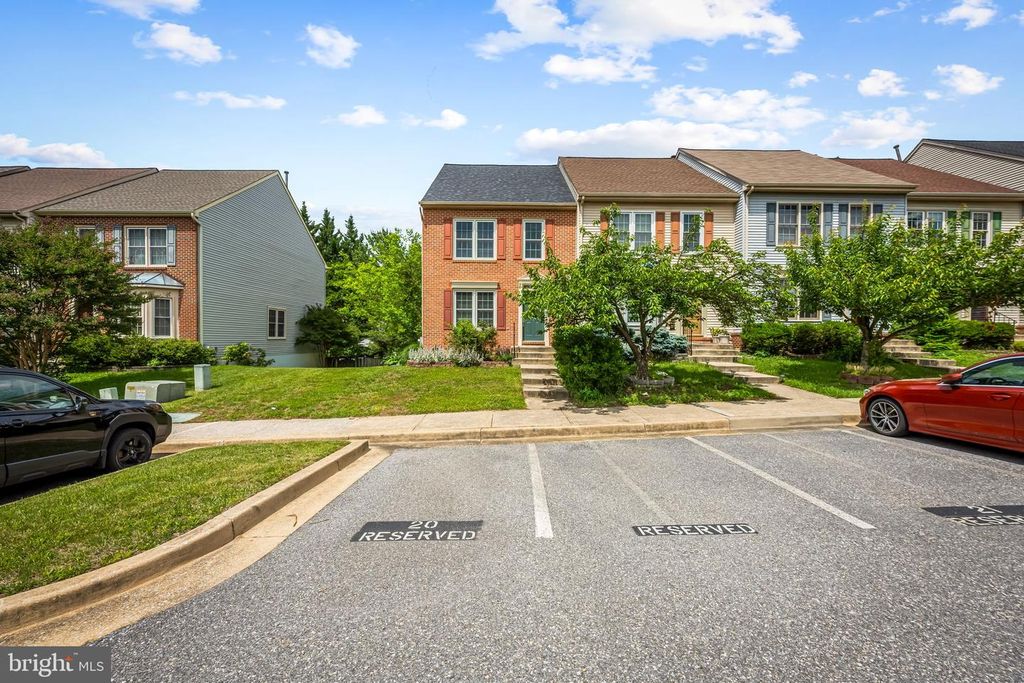 Image 2 of property listing at 6312 HAMPTON PL, Elkridge, MD 21075