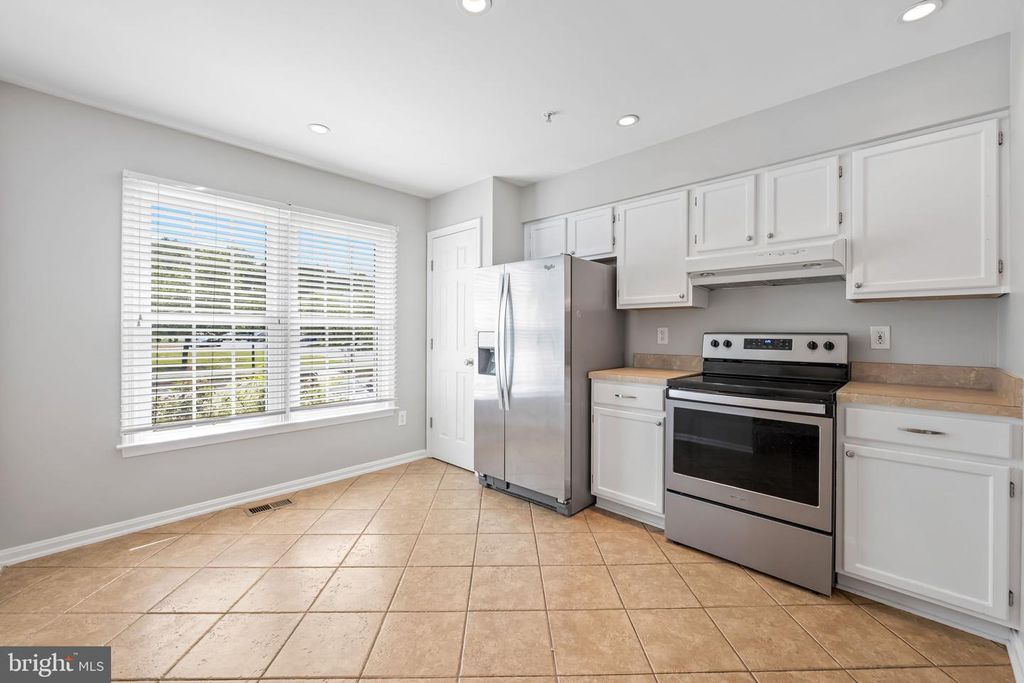 Image 6 of property listing at 6312 HAMPTON PL, Elkridge, MD 21075