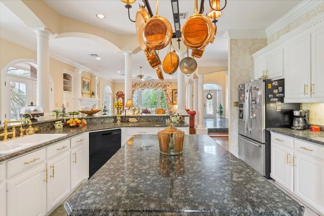 3429 River Oaks Drive, Woodway, TX 76712