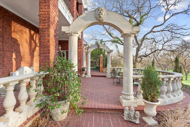 3429 River Oaks Drive, Woodway, TX 76712