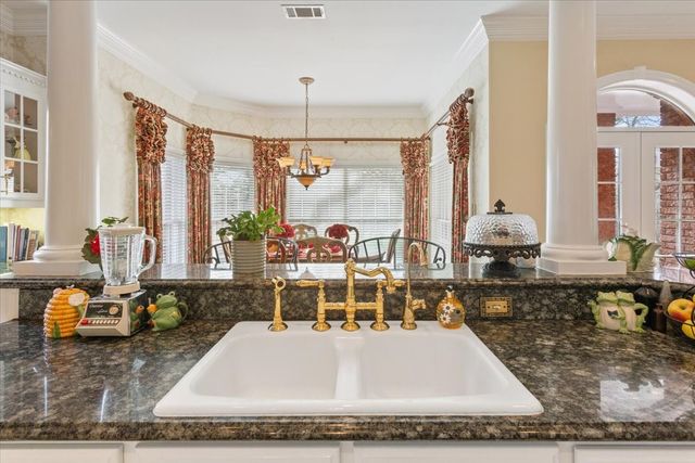 3429 River Oaks Drive, Woodway, TX 76712