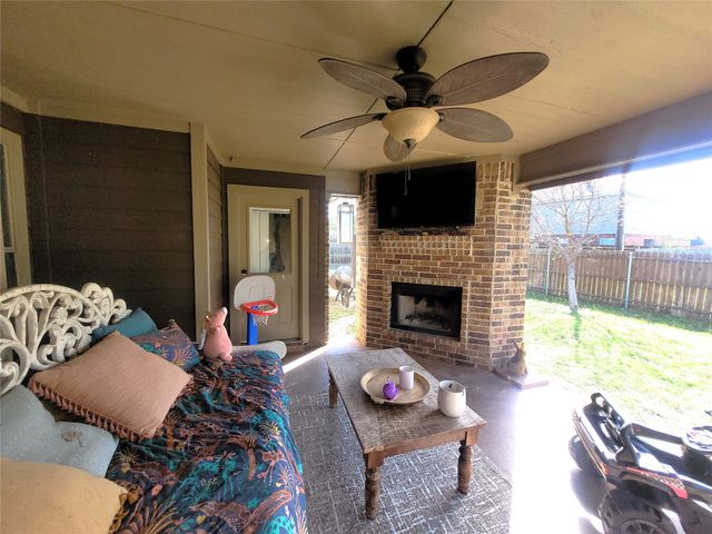 1224 Eagle Lake Drive, Azle, TX 76020