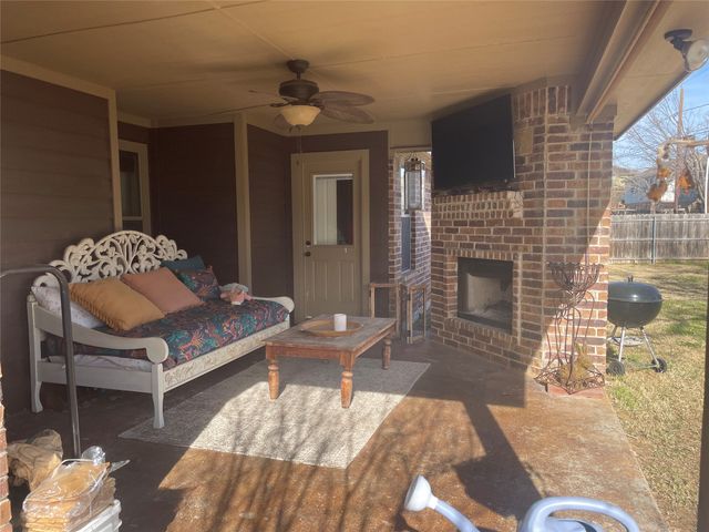 1224 Eagle Lake Drive, Azle, TX 76020