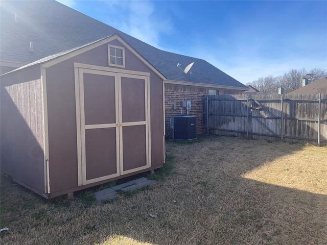 1224 Eagle Lake Drive, Azle, TX 76020