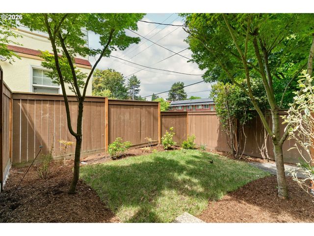 1587 Ne 22ND Ave, Portland, OR 97232