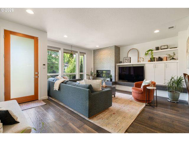 1587 Ne 22ND Ave, Portland, OR 97232