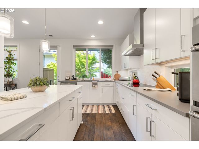 1587 Ne 22ND Ave, Portland, OR 97232