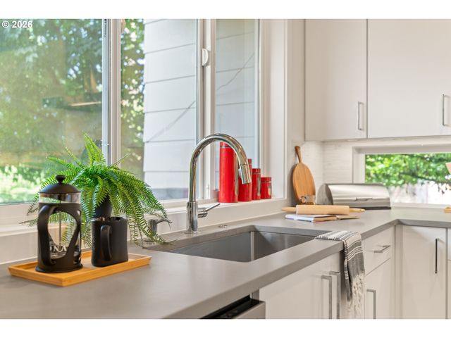 1587 Ne 22ND Ave, Portland, OR 97232