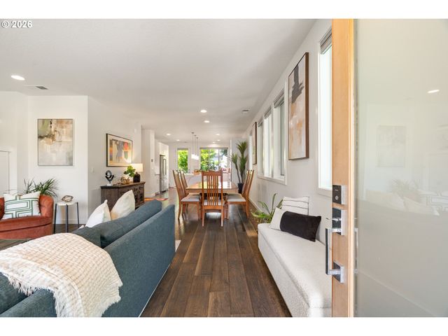 1587 Ne 22ND Ave, Portland, OR 97232